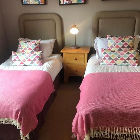 Cromwells Court Villa Кенмеър Екстериор снимка